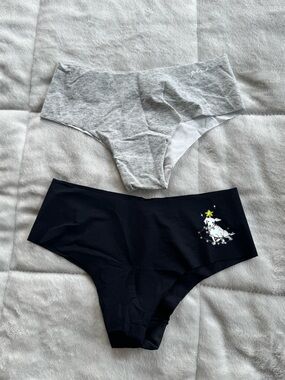 2 PINK Victoria's Secret Gray & Black Seamless Hipster Set with Graphic